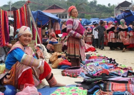 Sa Pa - Bac Ha market 2 days - Hotel stay